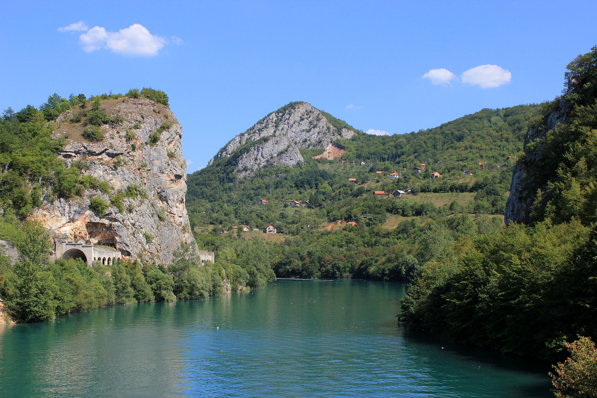 Ustiprača (Устипрача) (Photo license CC-BY-SA 3.0)